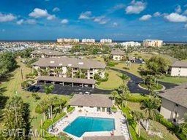 Aerial view of a pool | Image 4
