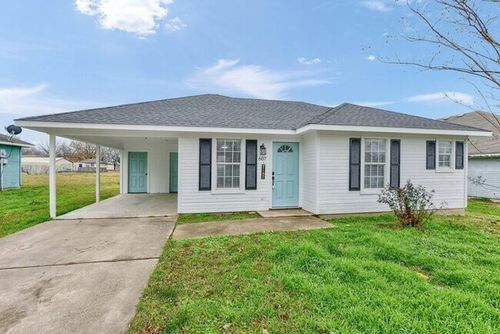 607 Oldham St, Bonham, TX, 75418-4516 | Card Image