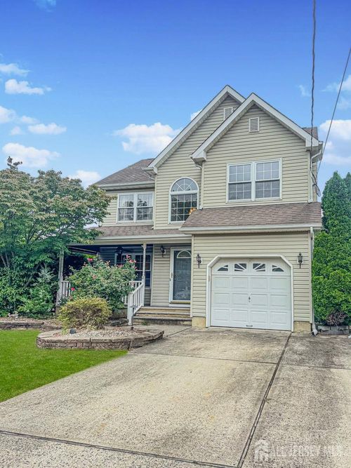 11 Avenue B, Helmetta, NJ, 08828-1235 | Card Image