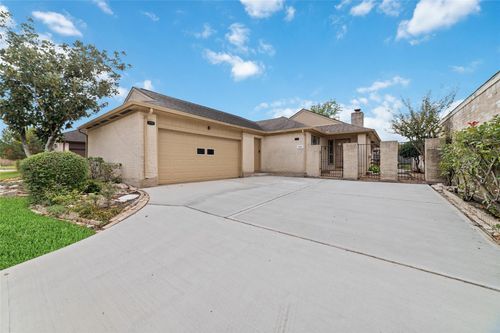214 Brocket Pl, Stafford, TX, 77477-4708 | Card Image