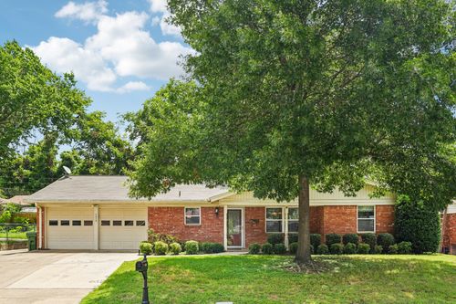 1012 Livingston Dr, Hurst, TX, 76053-4104 | Card Image