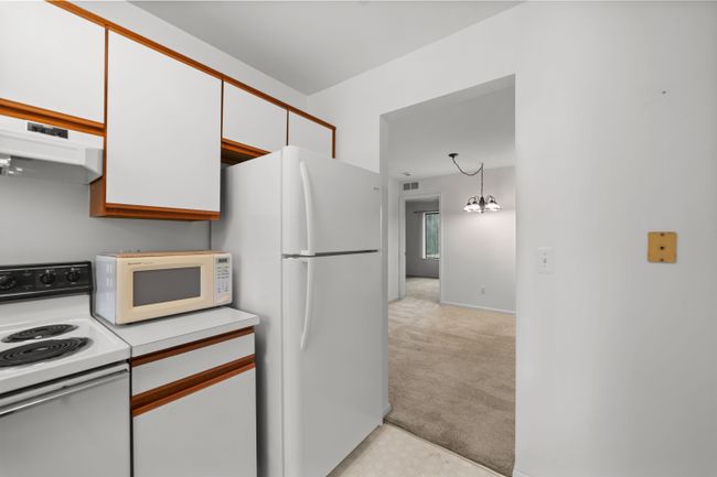 42565 Lilley Pointe Dr, Condo with 2 bedrooms, 2 bathrooms and null parking in Canton MI | Image 5