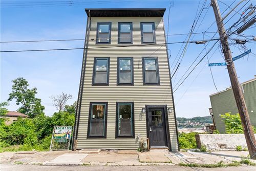 2101 Eggers St, Pittsburgh, PA, 15212-3206 | Card Image