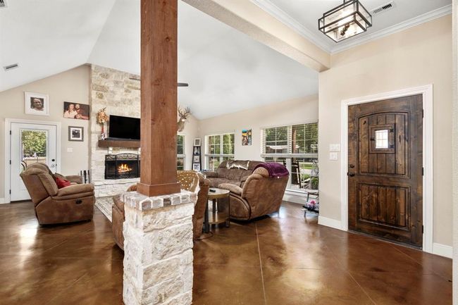 20585 Highway 146 N, Home with 3 bedrooms, 3 bathrooms and 3 parking in Liberty TX | Image 7