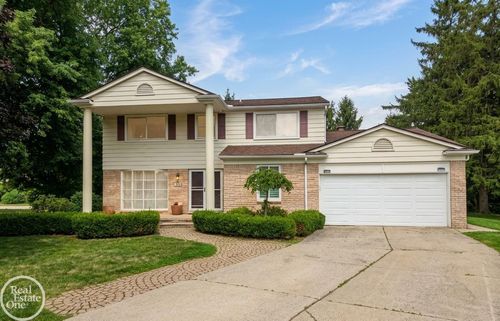 715 Abbey Ct, Rochester Hills, MI, 48307-4503 | Card Image