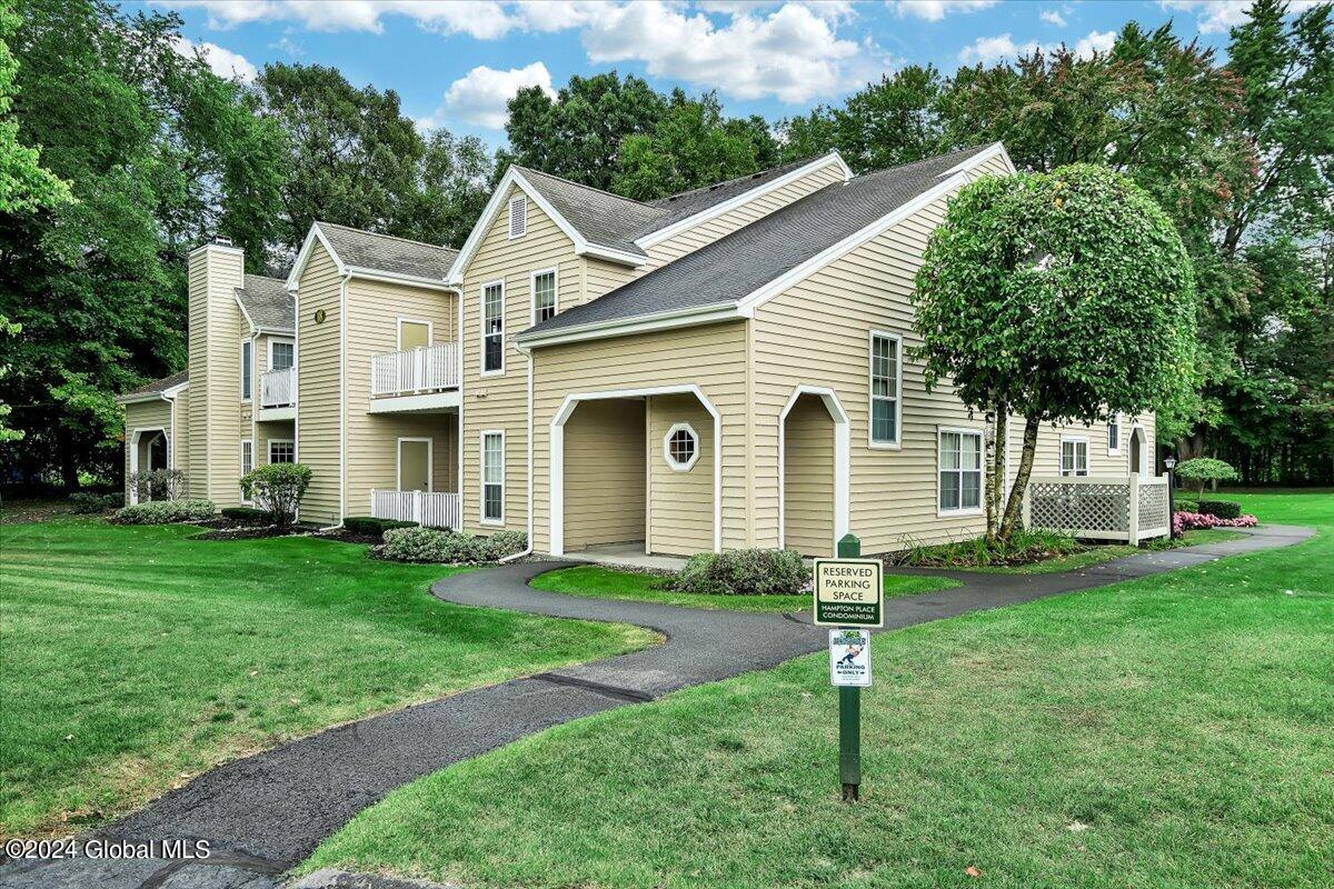 Hampton Place Blvd, Troy, NY 12180