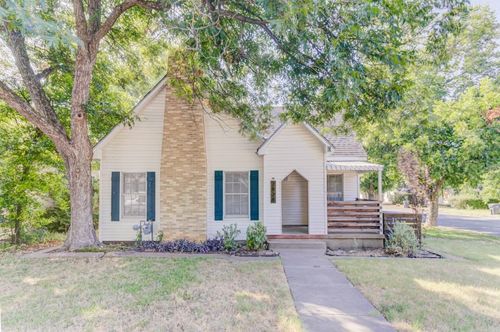 2828 Grim Ave, Waco, TX, 76707-2667 | Card Image