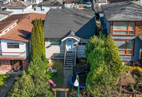 4890 Dumfries St, Vancouver, BC, V5N3T9 | Card Image