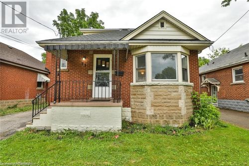 35 W 3rd St, Hamilton, ON, L9C3J8 | Card Image