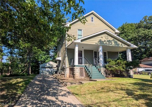 207 Forest Dr, Bedford, OH, 44146-3515 | Card Image