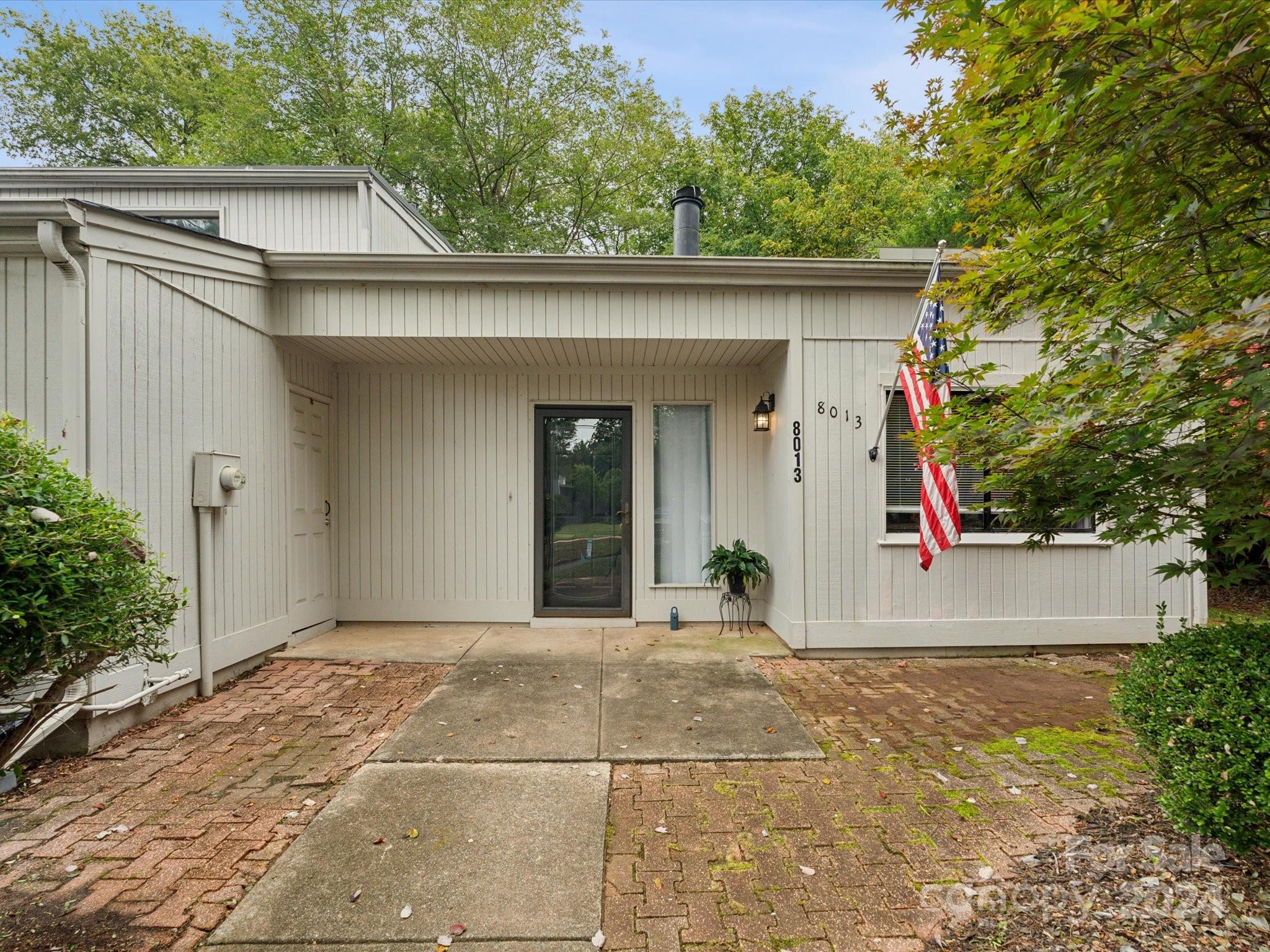 Horse Chestnut Ln, Charlotte, NC 28277