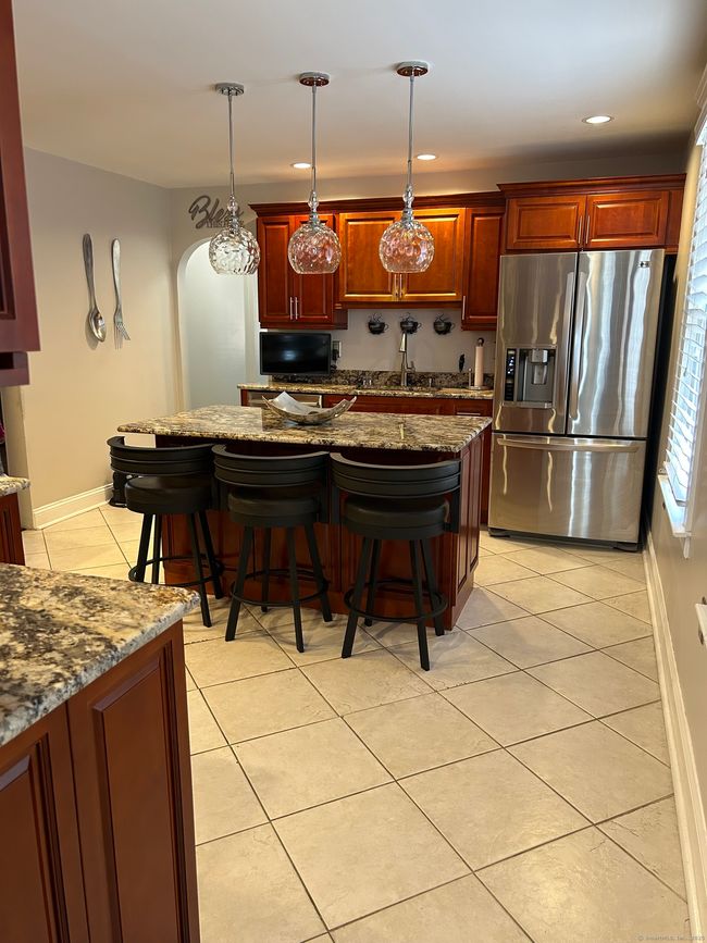 554 Huntington Rd, Home with 6 bedrooms, 4 bathrooms and null parking in Bridgeport CT | Image 12