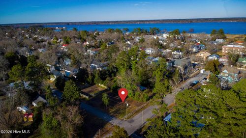 518 B St, New Bern, NC, 28560-3203 | Card Image