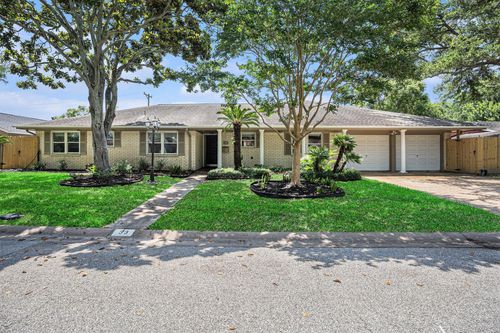 33 Maple Ln, Galveston, TX, 77551-1351 | Card Image