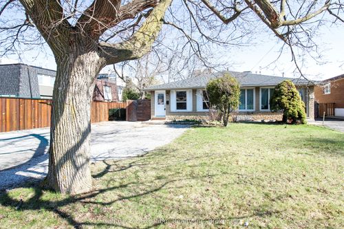 881 Lawrence Rd, Hamilton, ON, L8K2A4 | Card Image