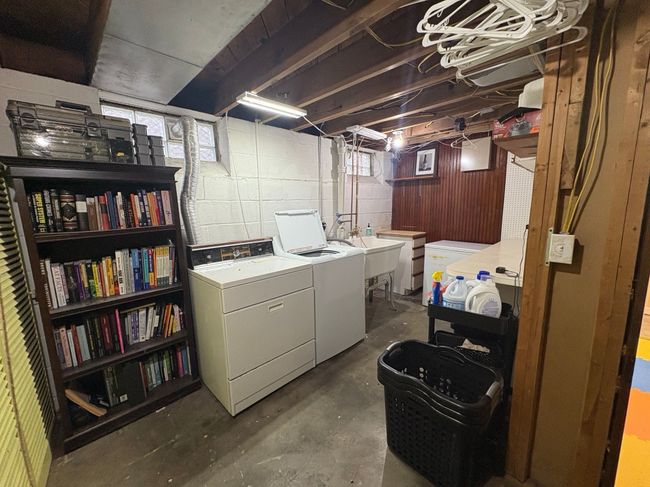 Large Laundry Area | Image 33