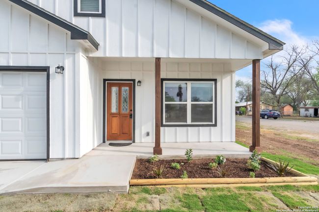1702 17 Th St, House other with 3 bedrooms, 2 bathrooms and null parking in Hondo TX | Image 6