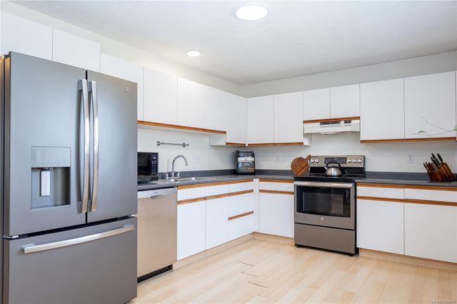 1 - 768 Robron Rd, Townhouse with 3 bedrooms, 2 bathrooms and 14 parking in Campbell River BC | Image 12