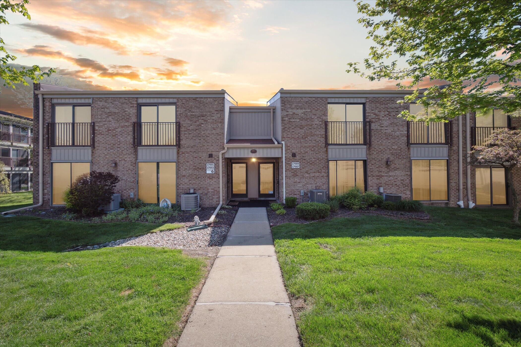 University Park Dr, Livonia, MI 48152