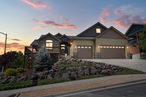 22 Terra Linda Ct, Eagle Point, OR, 97524-8635 | Card Image