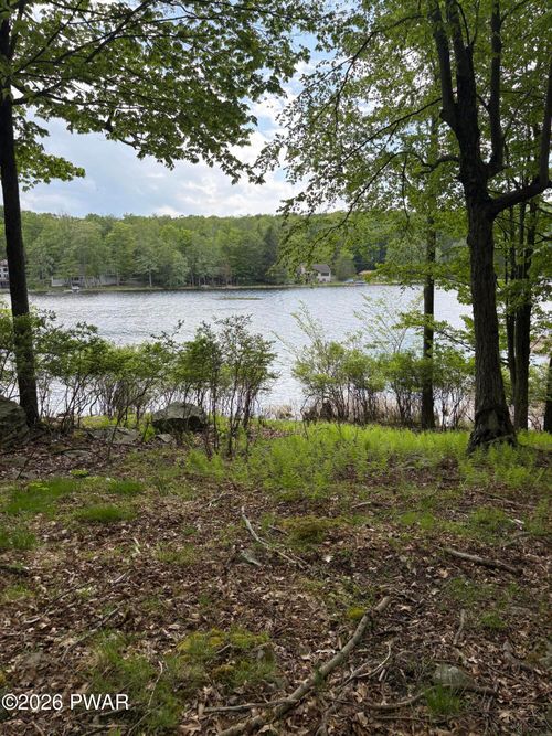 1 E 13 E Shore Dr, Hawley, PA, 18428 | Card Image
