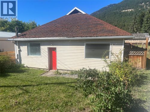 5768 Highway 97 N Highway, Falkland, BC, V0E1W0 | Card Image
