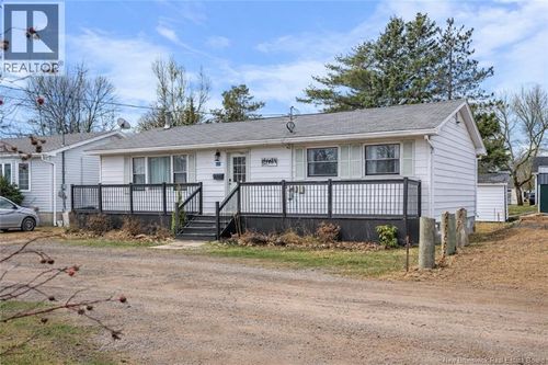 60 Third Ave, Pointe-Du-Chêne, NB, E4P5H8 | Card Image