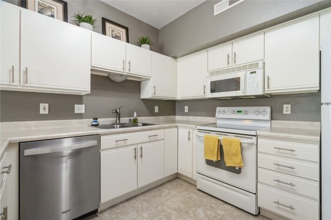 APT-201 - 3028 Center Point Rd Ne, Condo with 2 bedrooms, 1 bathrooms and null parking in Cedar Rapids IA | Image 8