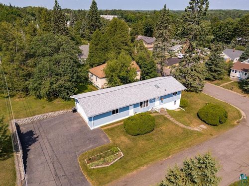 2302 Pershing St, Duluth, MN, 55811-3029 | Card Image