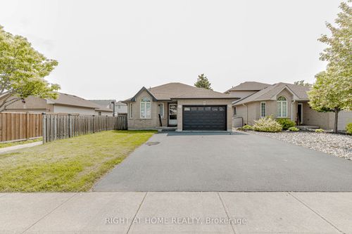 31 Massena Dr, Hamilton, ON, L9B2J3 | Card Image