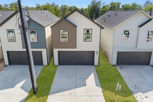 9932 Lanewell St, Houston, TX, 77029-3526 | Card Image