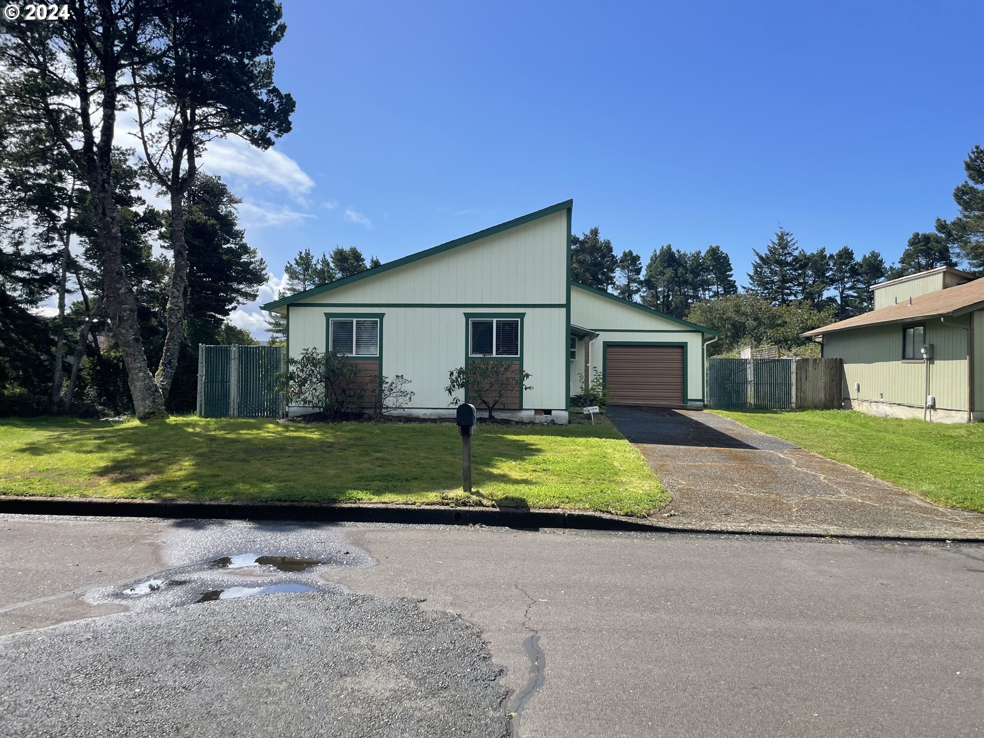 29th St, Florence, OR 97439