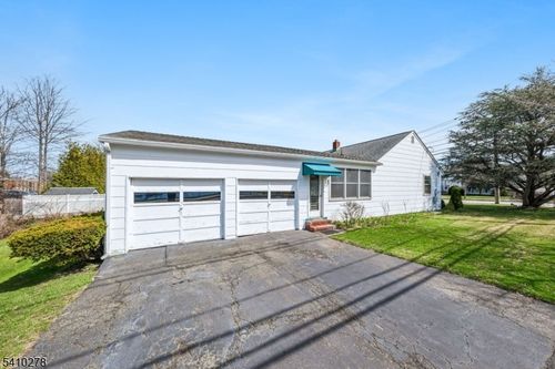 4 Oak Ridge Rd, Clifton, NJ, 07013-3506 | Card Image