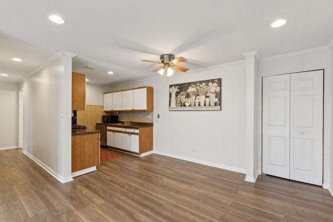 APT-309 - 10037 S Walnut Ter, Home with 2 bedrooms, 1 bathrooms and 2 parking in Palos Hills IL | Image 7
