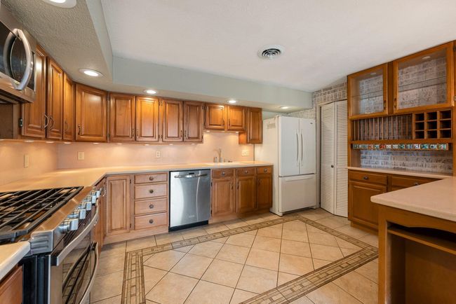 860 E Northshore Dr, House other with 4 bedrooms, 2 bathrooms and null parking in Syracuse IN | Image 13