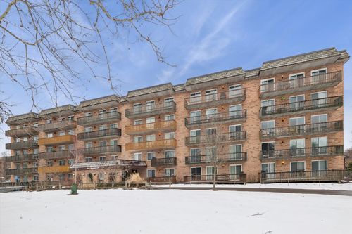 303-8025 Woodglen Ln, Downers Grove, IL, 60516-4594 | Card Image