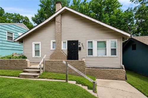 8411 Olive St, Kansas City, MO, 64132-2320 | Card Image