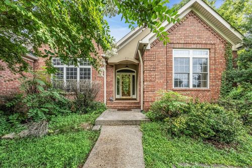 104 Breakwater N, Hendersonville, TN, 37075-5682 | Card Image