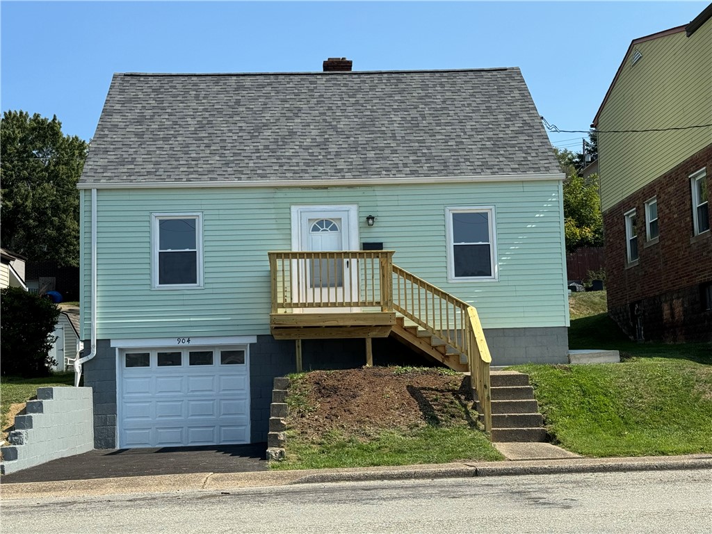 4th St, Jeannette, PA 15644