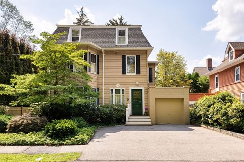 9 Laurel St, Newton, MA, 02459-2112 | Card Image