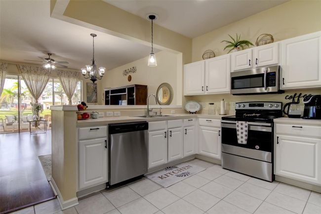 26642 Castleview Way, Townhouse with 3 bedrooms, 2 bathrooms and null parking in Wesley Chapel FL | Image 10