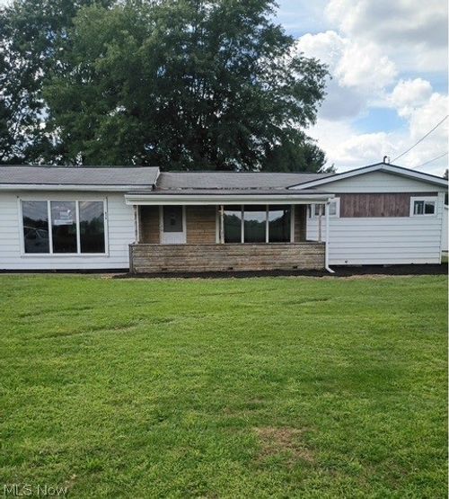 574 Lock Seventeen Rd Se, Gnadenhutten, OH, 44629-9770 | Card Image