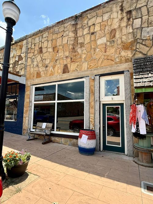 224 W Main St, Mountain View, AR, 72560-6293 | Card Image