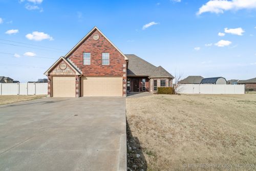 6235 E 144th Street, Collinsville, OK, 74021 | Card Image