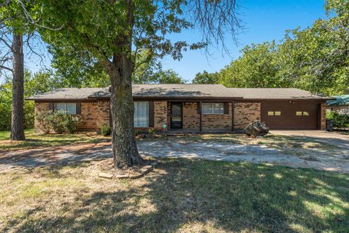 712 Indiana St, Graham, TX, 76450-3218 | Card Image