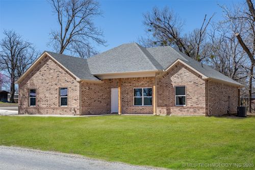 401 N 3rd St, Calera, OK, 74730-1720 | Card Image