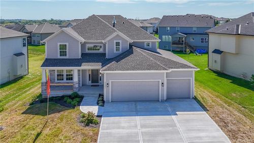 6003 Apache Dr, Shawnee, KS, 66226-2726 | Card Image