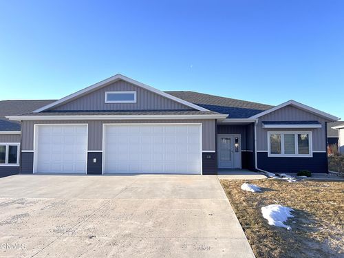 221 Colt Ave, Bismarck, ND, 58503-8220 | Card Image