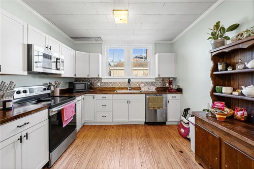 38 N Greenwood Ave, Ware Shoals, SC, 29692-1235 | Card Image