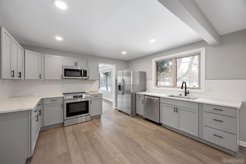 26261 La Muera Street, Farmington Hills, MI, 48334 | Card Image